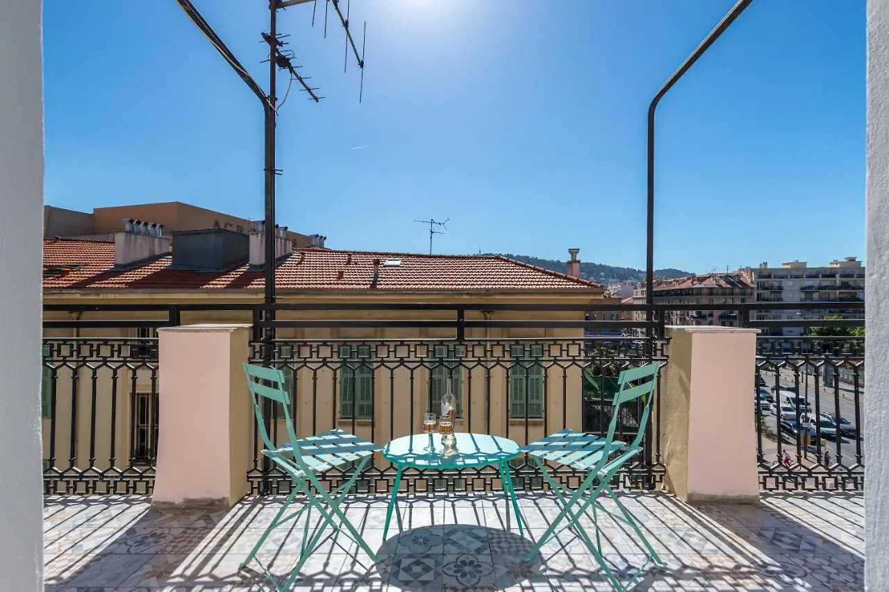 Squared Head-Apartment With Terrace In Niza